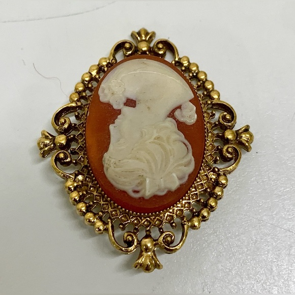Mid Century Vintage Gold Tone Victorian Style Cameo Pinback Brooch Button - Picture 9 of 16